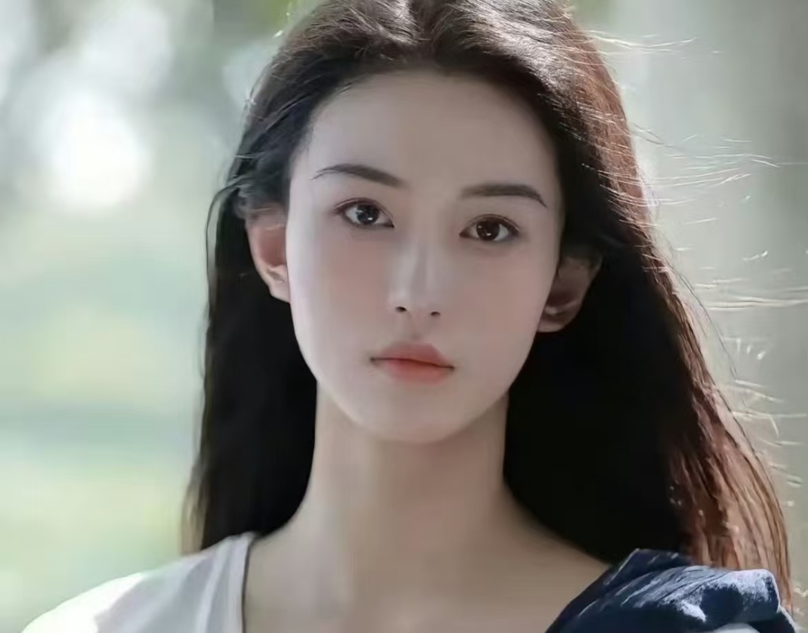 王梓莼“碰瓷 00 花“被骂上热搜：当演技没用，新人只能靠 “吵架” 博机会？