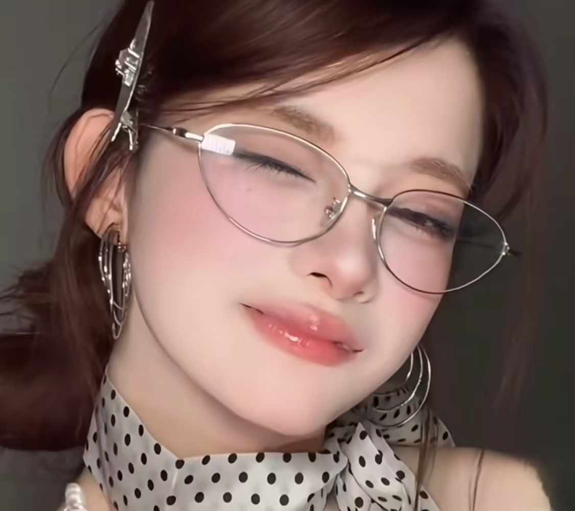 从 “被命运抛弃” 到 “全家顶梁柱”：00 后脑瘫女孩靠化妆，3 年还完 40 万外债！