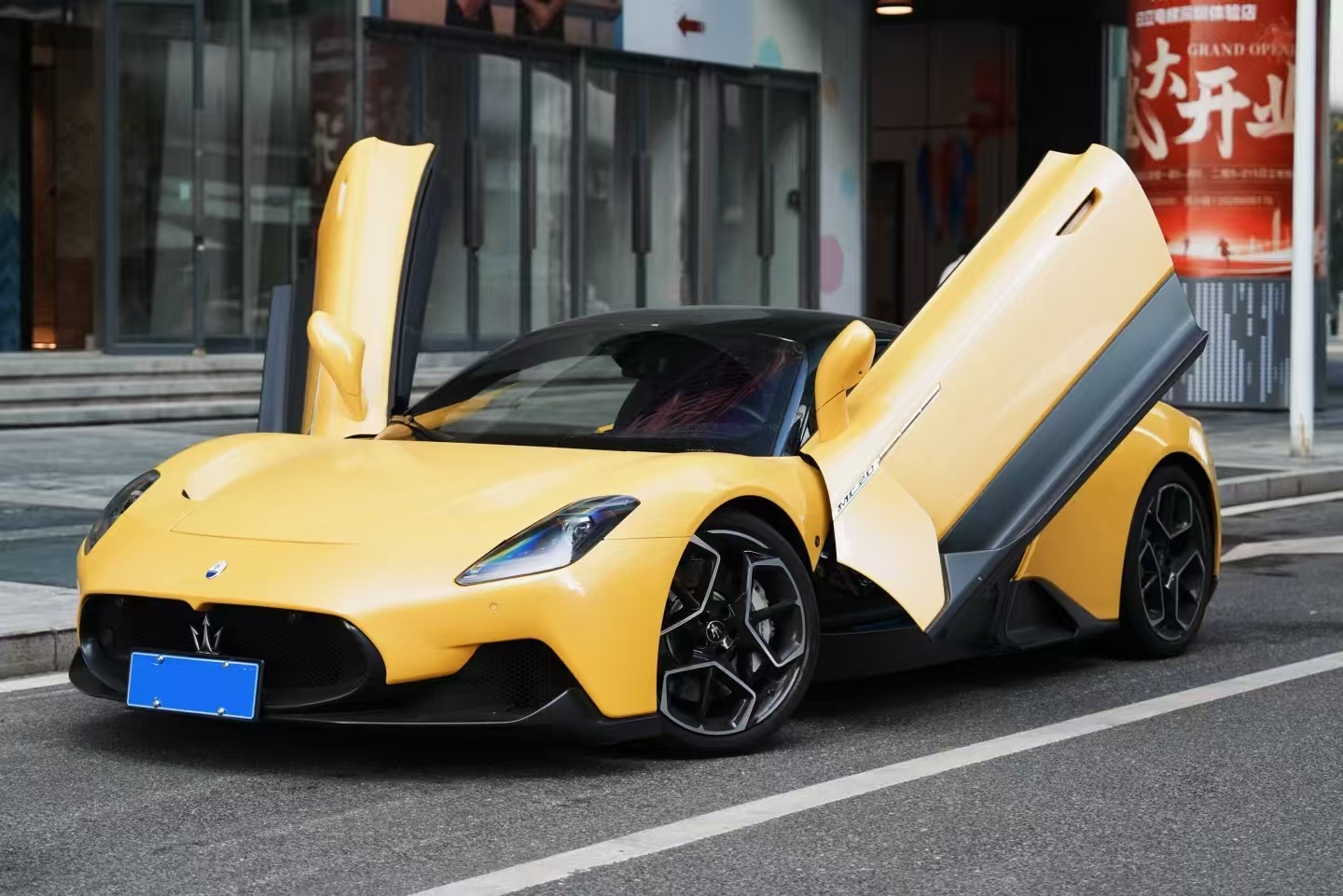 40 万拿下玛莎拉蒂？直降 54 万狂甩 4 折，超豪华车价格崩了！