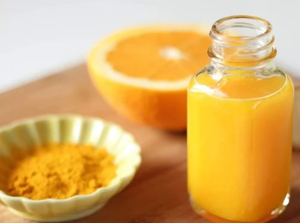 喝第一口就皱眉,却囤满冰箱!8.9 元姜黄饮凭啥让年轻人疯抢?