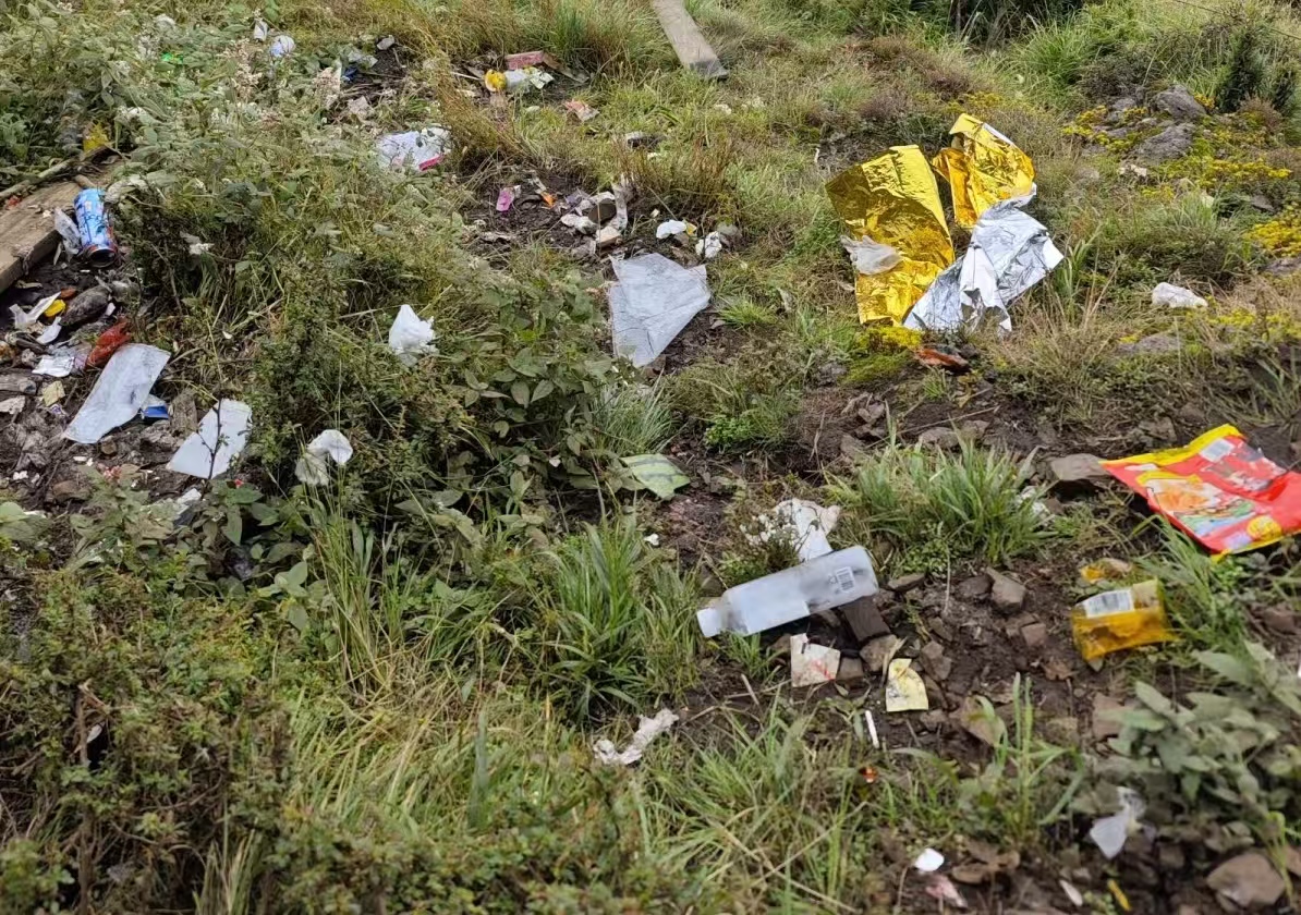 云南山谷的 “生态悲剧”：5000 吨垃圾和医疗废物，十几年违规倾倒谁来管？