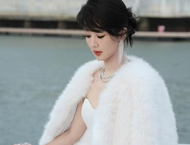 拒绝动物皮草！杨紫活动穿环保假貂，公众人物的正向示范太赞