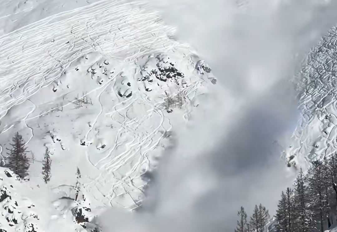 5米积雪吞噬生命！喀纳斯雪崩悲剧：提前预警为何没能拦住？