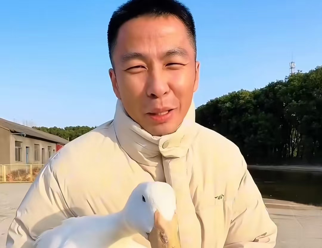 抽象才是流量密码？海澜之家 37 岁老板亲自下场，3 个月圈粉 30 万救老品牌