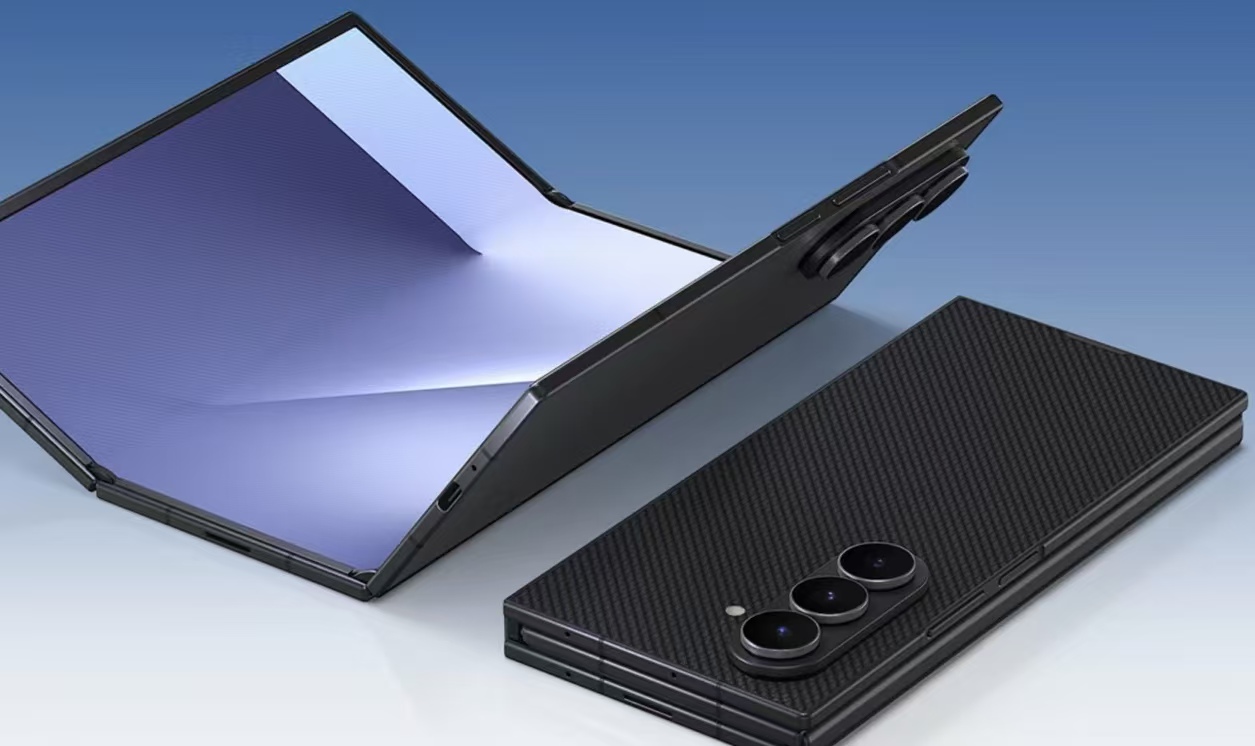 罗永浩炮轰三星三折叠：1.7 万买 “四块屏砖头”？比华为还厚，实用在哪？