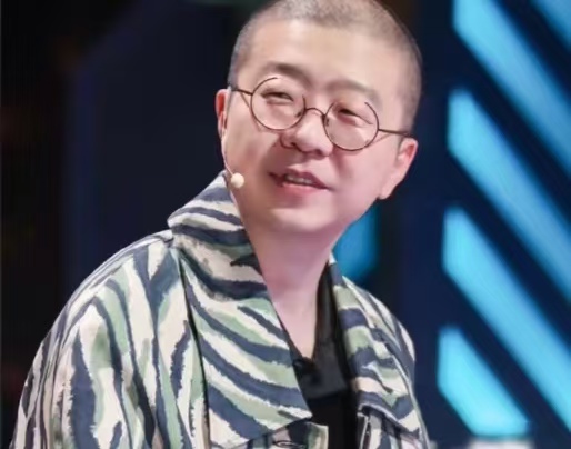 李诞的逆袭：从脱口秀帝国掌舵人，到直播间唠嗑达人，这通透谁懂？