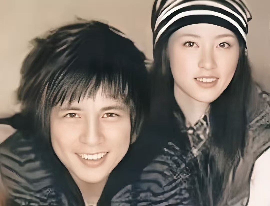 薛之谦 7 岁儿子身高碾压同龄娃！电玩城温馨带娃圈粉，隐私边界再引深思