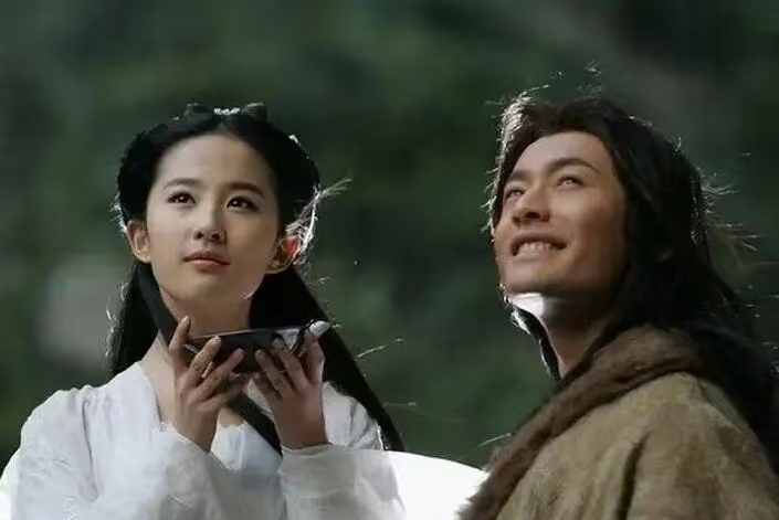 黄晓明自曝救被瀑布冲走的刘亦菲，刘亦菲回应补全救援全过程