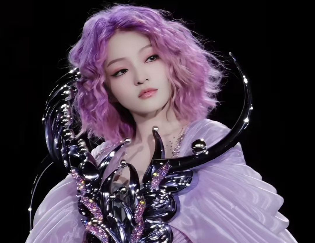 张韶涵换发型师翻车？汕头巡演造型被嘲 “显老 20 岁”，粉丝请愿逼宫换原团队！