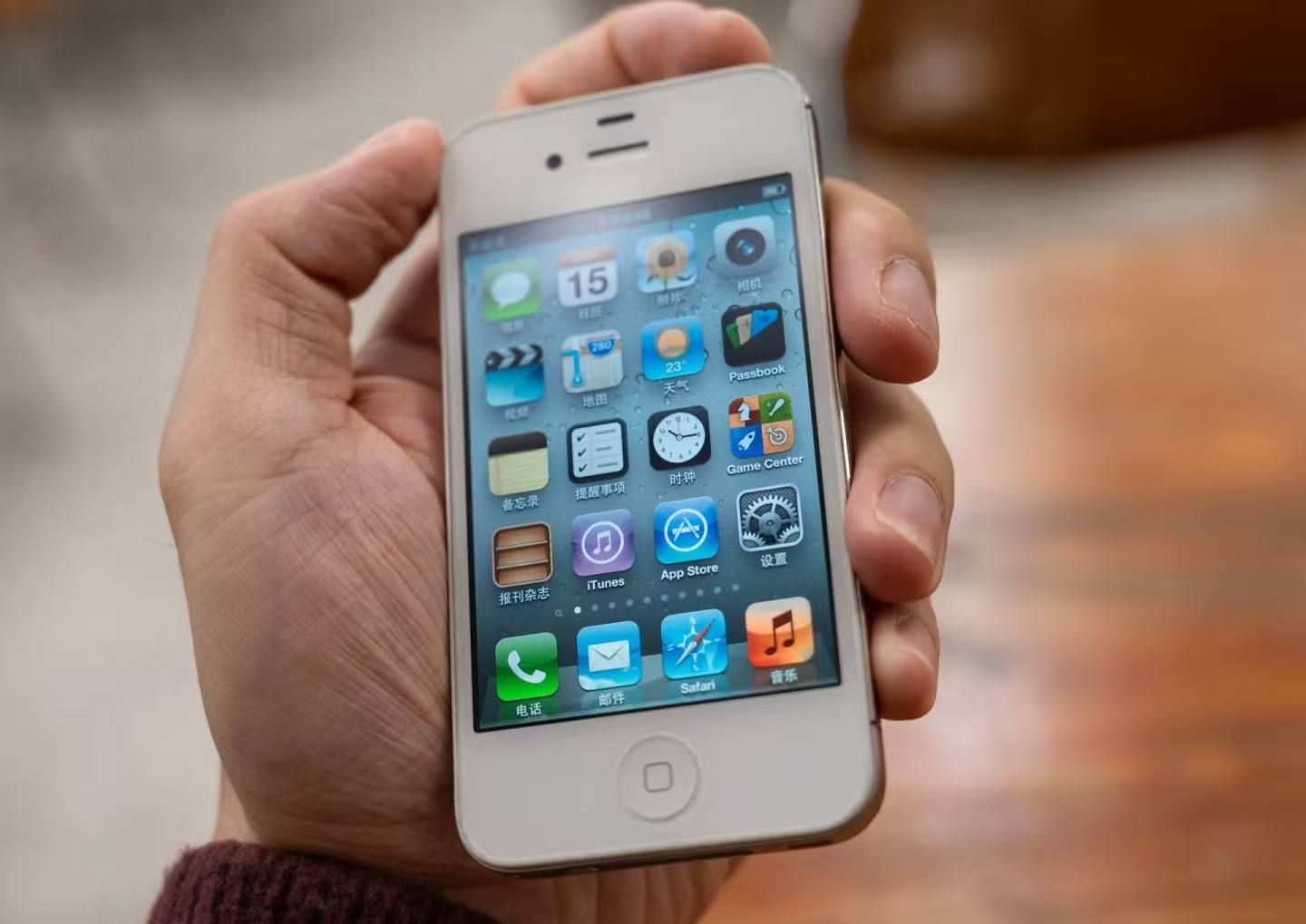 15年前的iPhone4突然爆红！回收价从5元飙到几百元，年轻人为啥抢着买？