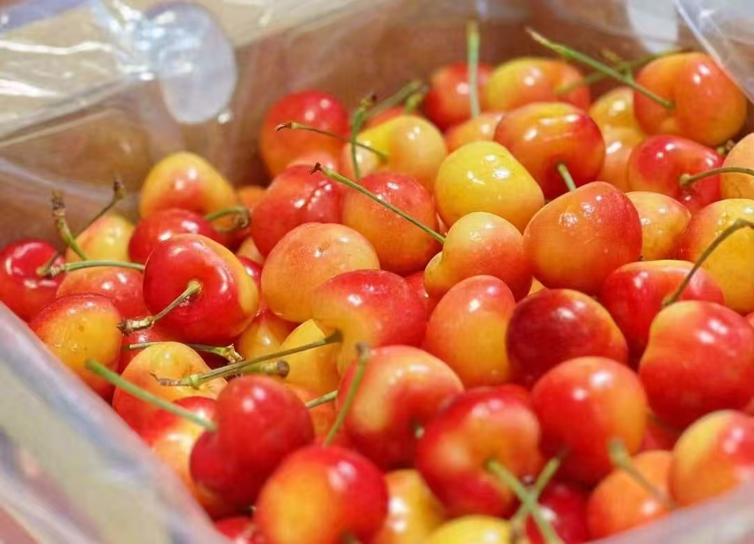 2800元一箱的金车厘子！超市天价水果引热议，谁在为这份奢侈买单？