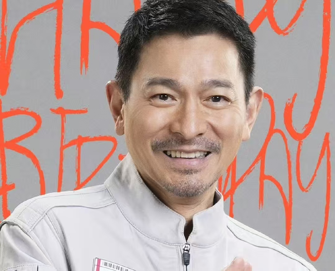 62岁刘德华太拼了！《流浪地球3》杀青，4小时化妆+30斤装甲实拍危险戏