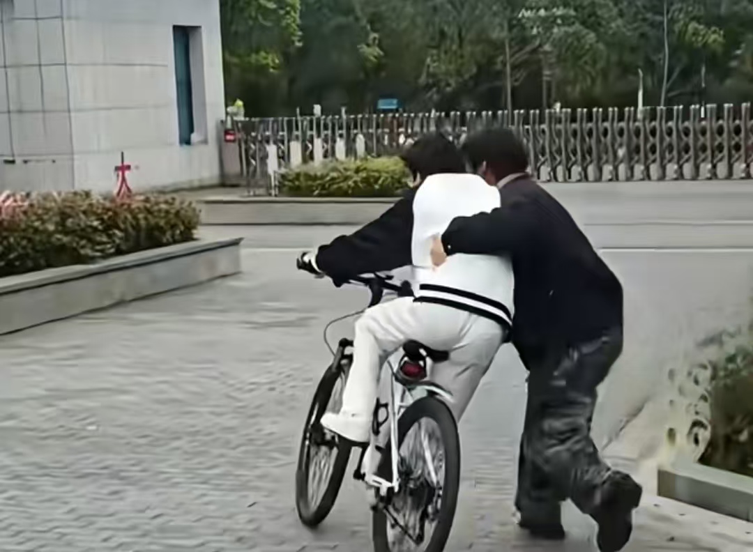 研究生教成人骑车两年赚27万？