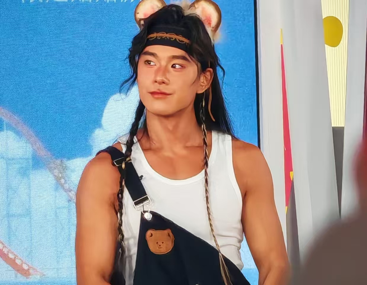 离谱！花240元买30秒网红互动被晾一旁，道歉能平息怒火吗？