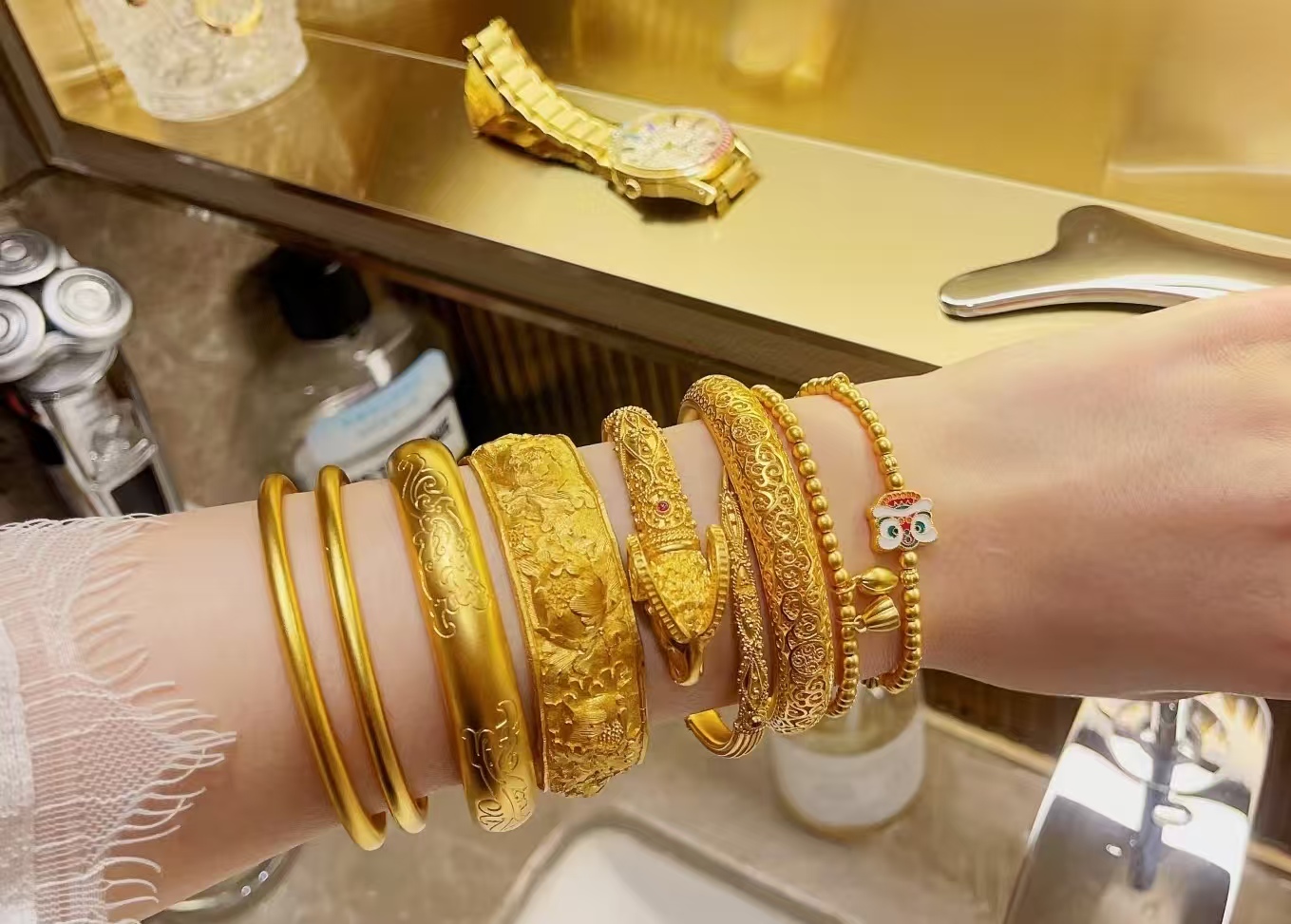 长沙男子15年为爱存金，65万投入涨至170万！网友：这才是顶级浪漫