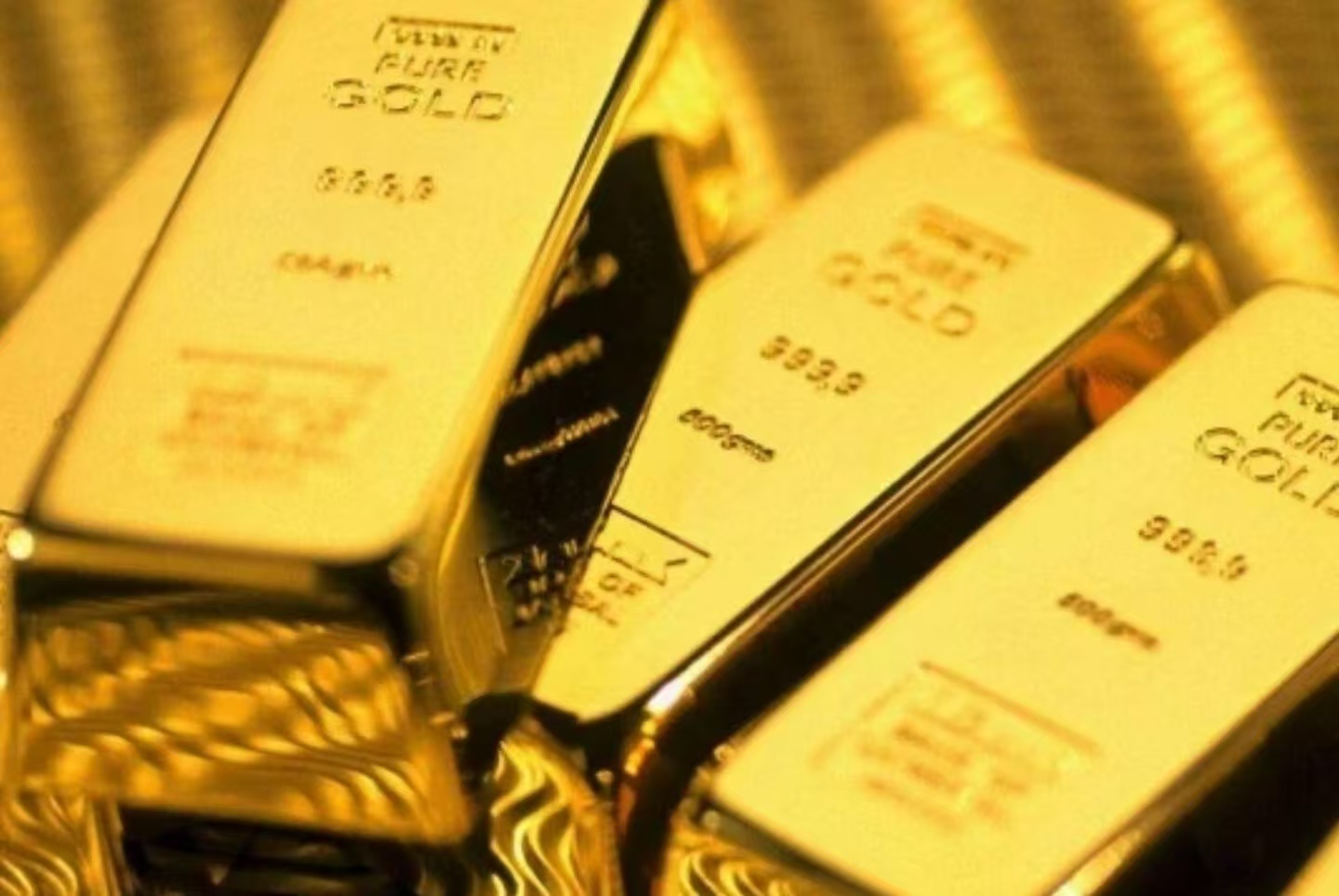 警惕！黄金暴跌5.9%，白银跟着“躺枪”，这场震荡还没结束？