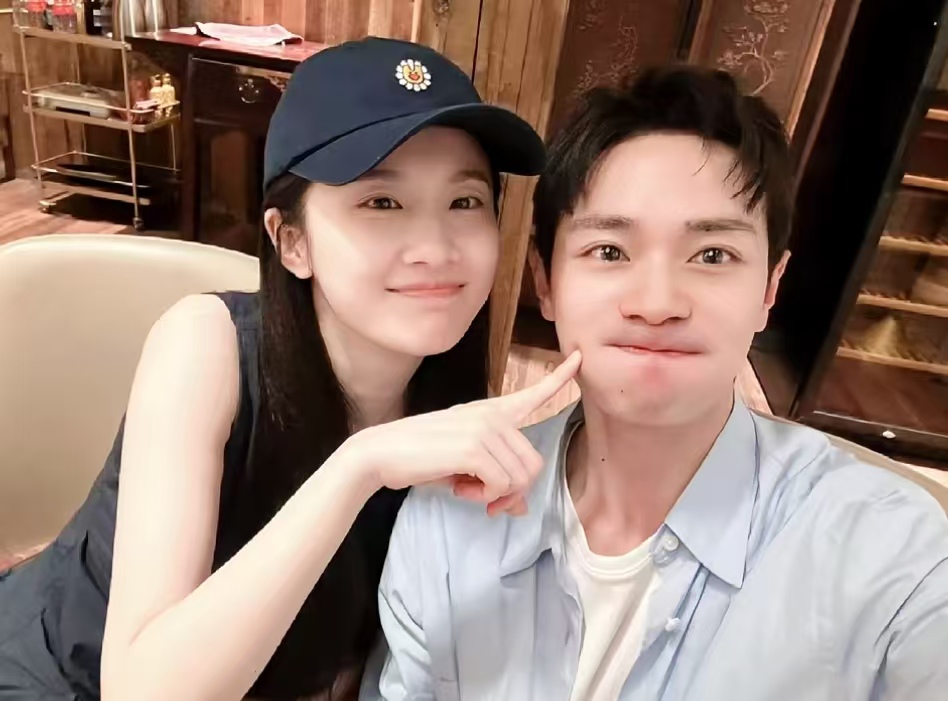 离谱又好嗑！张慧雯曹骏比心澄清家暴，内娱 “剧情预警式营销” 先河诞生