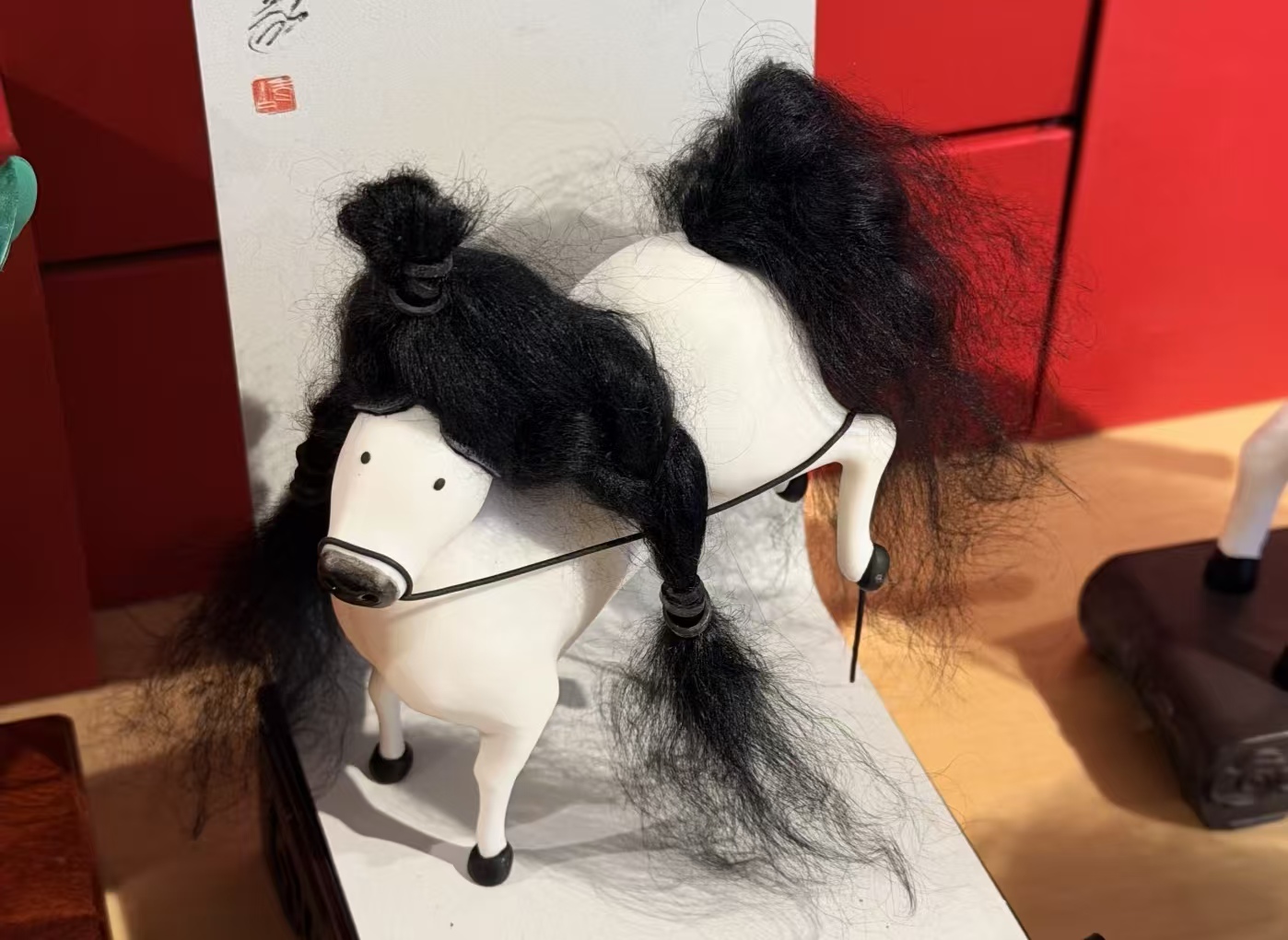 “潦草小马”马彪彪走红！源自齐白石画作，软陶文创成春节新宠