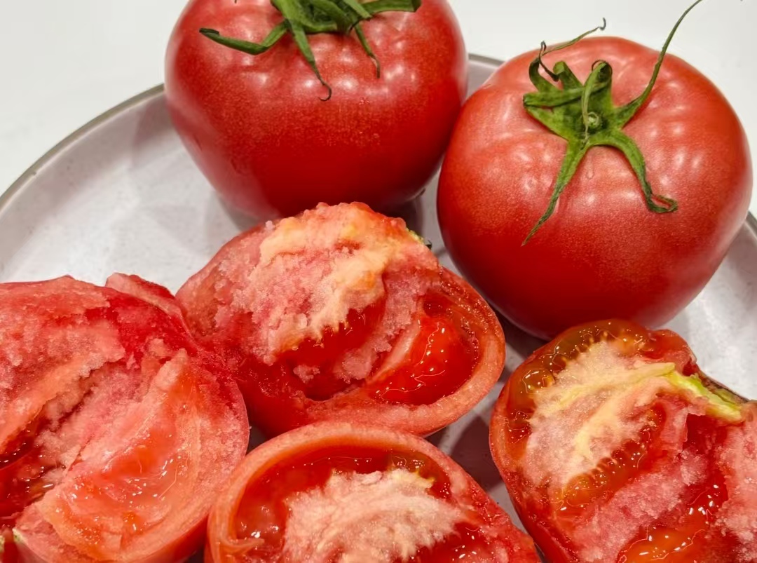 从 2 元到 13 元 / 斤！西红柿 “身价飙升”，何时能告别 “轻奢菜”？