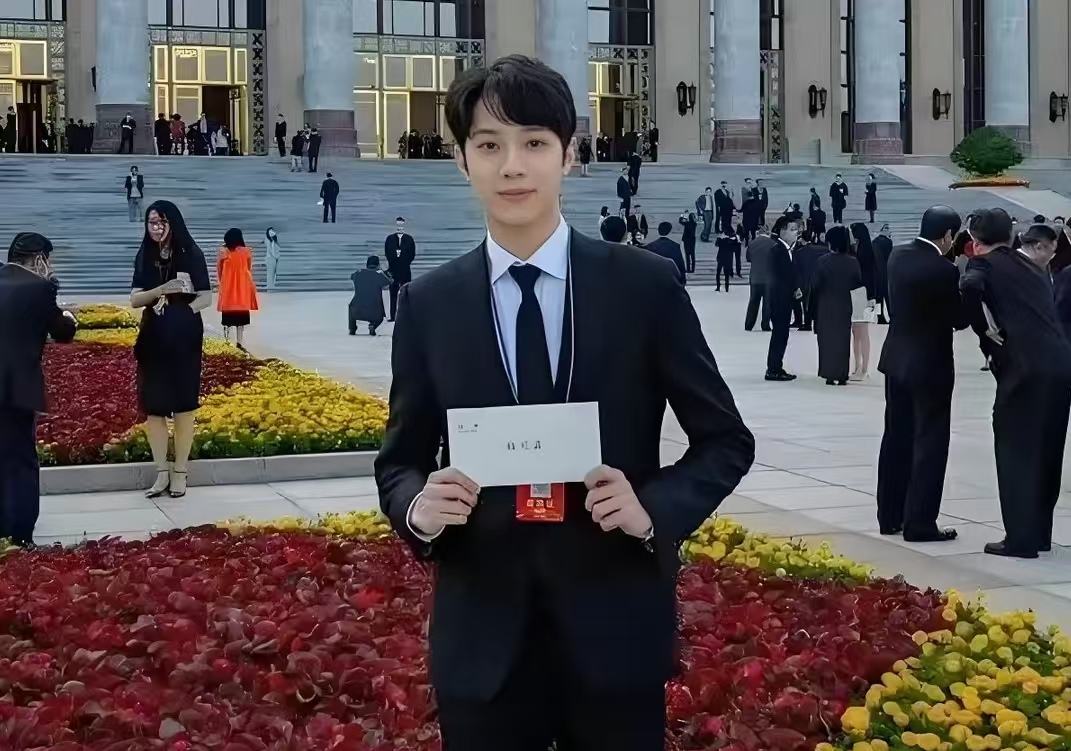 赖冠霖自曝退圈猛料：经纪人荒唐言论曝光