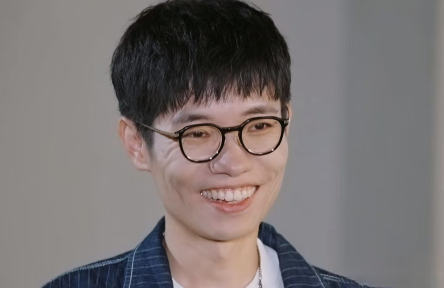 歌手李行亮因《再见爱人》遭抵制：演出被举报，事业全停摆