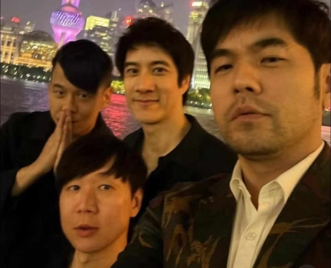 不是真顶流，却赚得比明星还疯？山寨模仿者的百万月入密码！