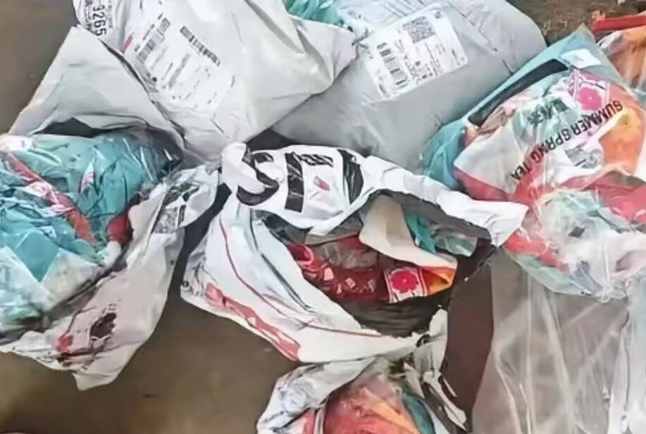 穿完就退还毁标？家长网购演出服的任性操作，校方回购给出交代