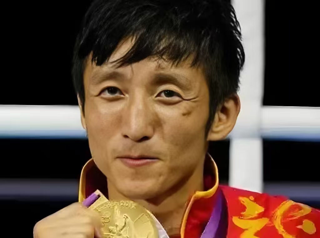 从年租 5000 万到水费 100 元，拳王邹市明到底经历了什么？