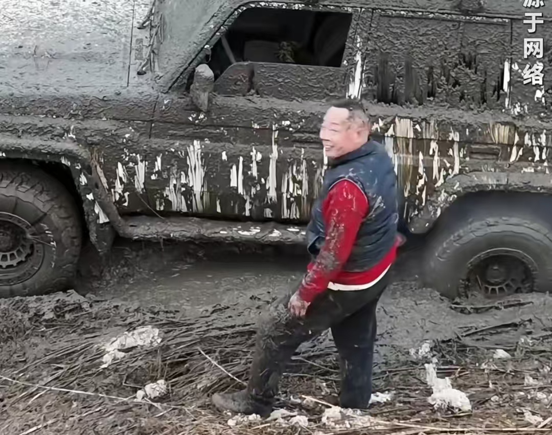 大佬也翻车？于东来越野秒变 “泥地显眼包”，反差感直接拉满