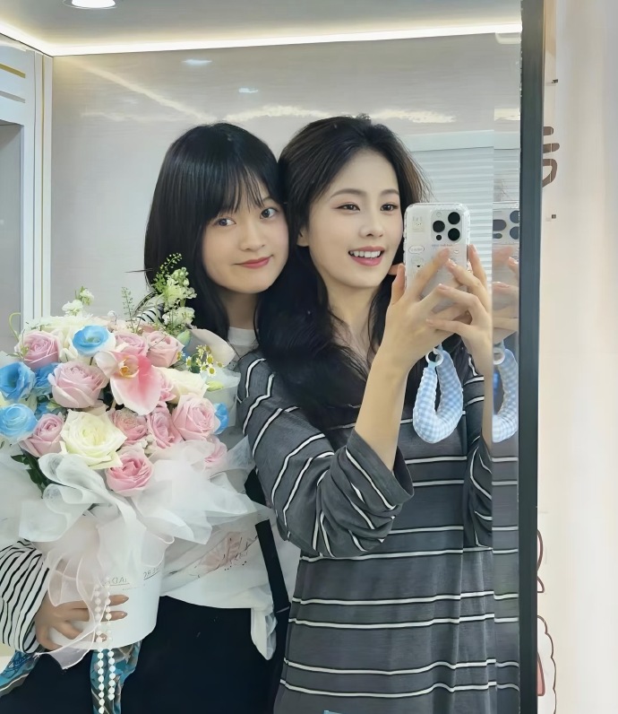 白鹿为闺蜜低调买车，十年友情成“神仙范本”，内娱闺蜜天花板