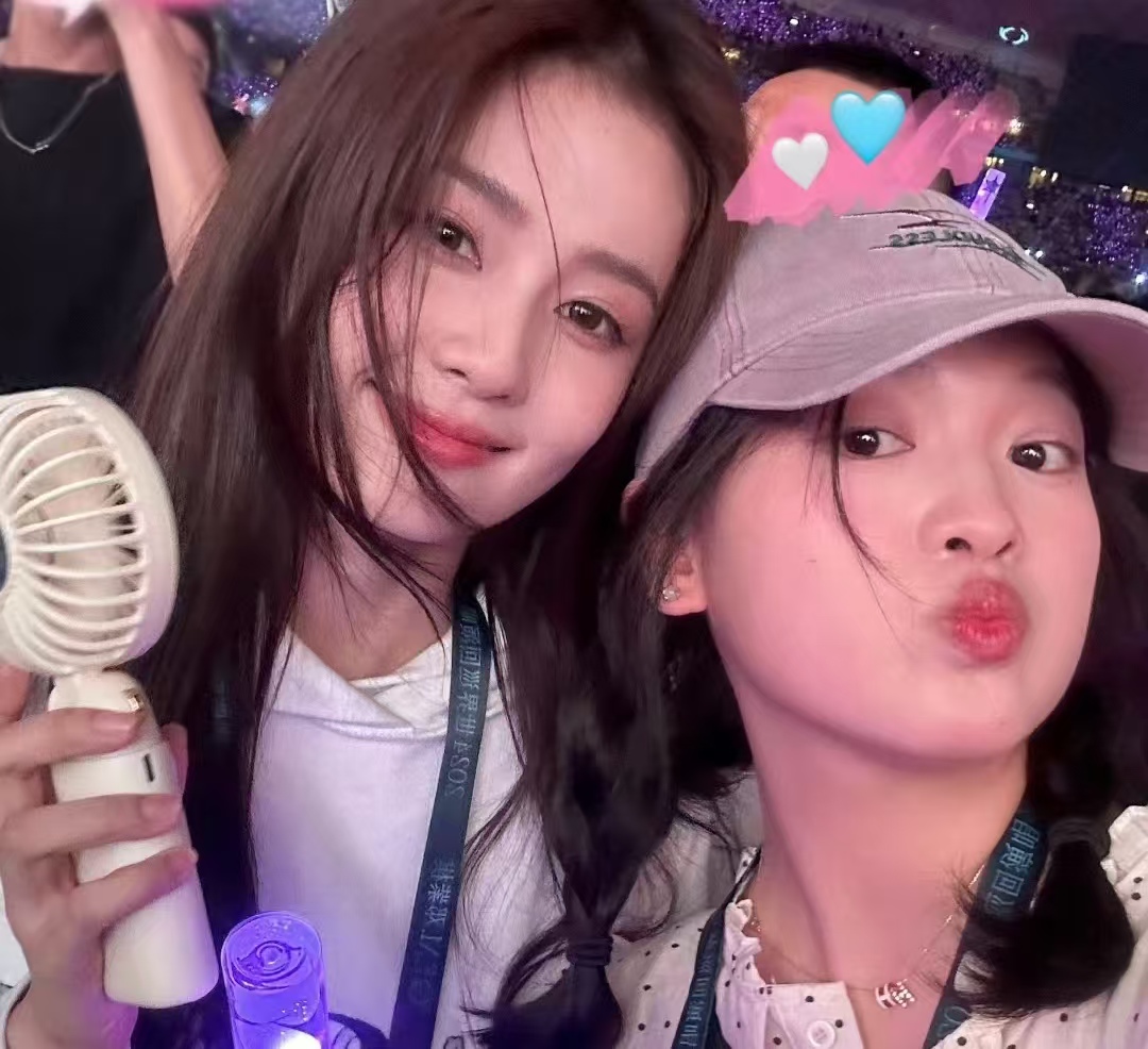 白鹿为闺蜜呵呵赠理想车，十年相伴从地下室到星光璀璨