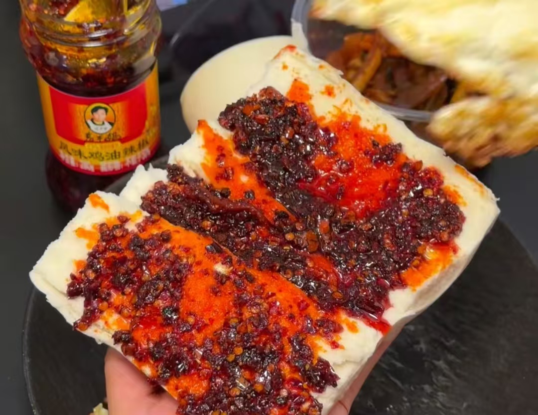 不直播不联名，老干妈 “断网” 后悄悄狂赚 54 亿，凭什么？