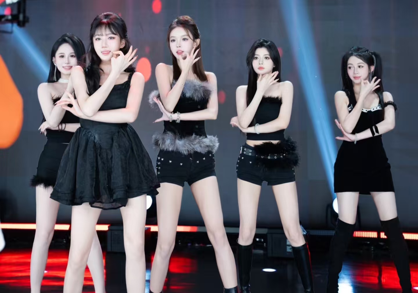 团播行业首迎统一规范 禁止浓妆艳抹、过度美颜！