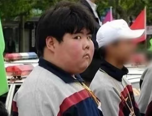 谁的青春没有 “小胖” 表情包？如今他结婚当爸，回归平淡超幸福