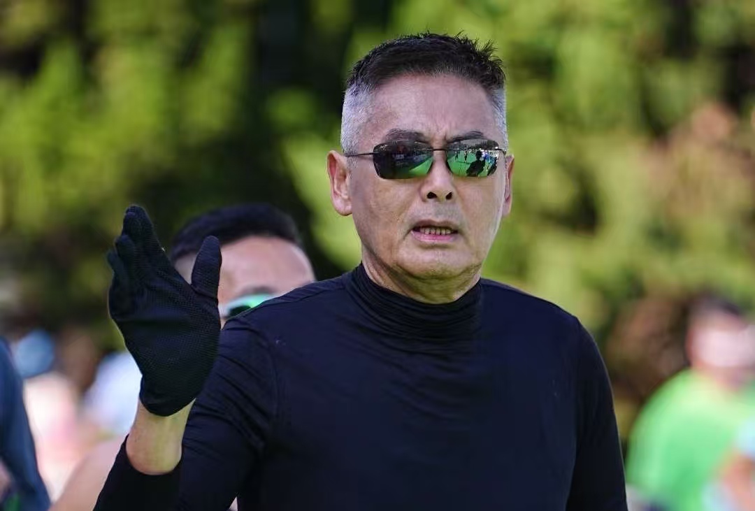 70 岁周润发重返赛道！日均 5 公里自律封神，目标 80 岁半马破 2 小时