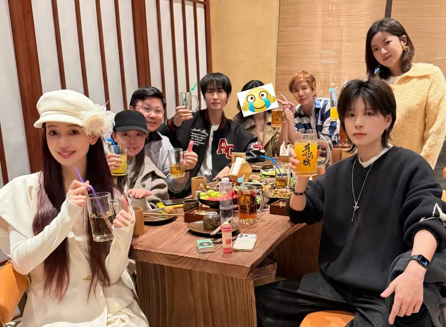 秦牛正威开酒馆实锤！人均 200 元，是认真做生意还是收割流量？