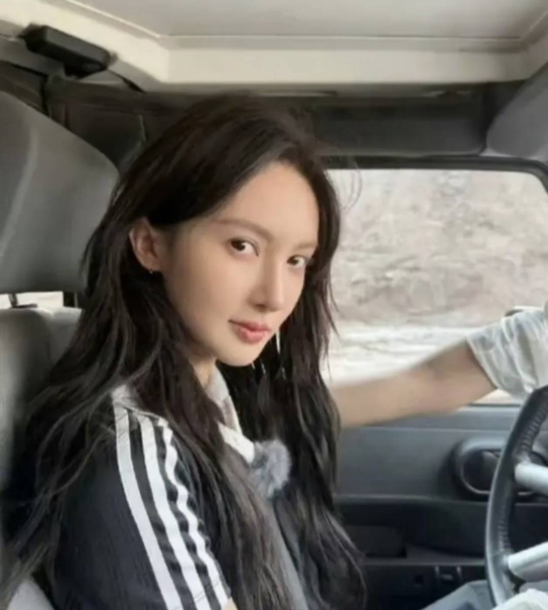 金晨疑似卷入交通事故后离开现场，交警部门：事故细节仍在核实