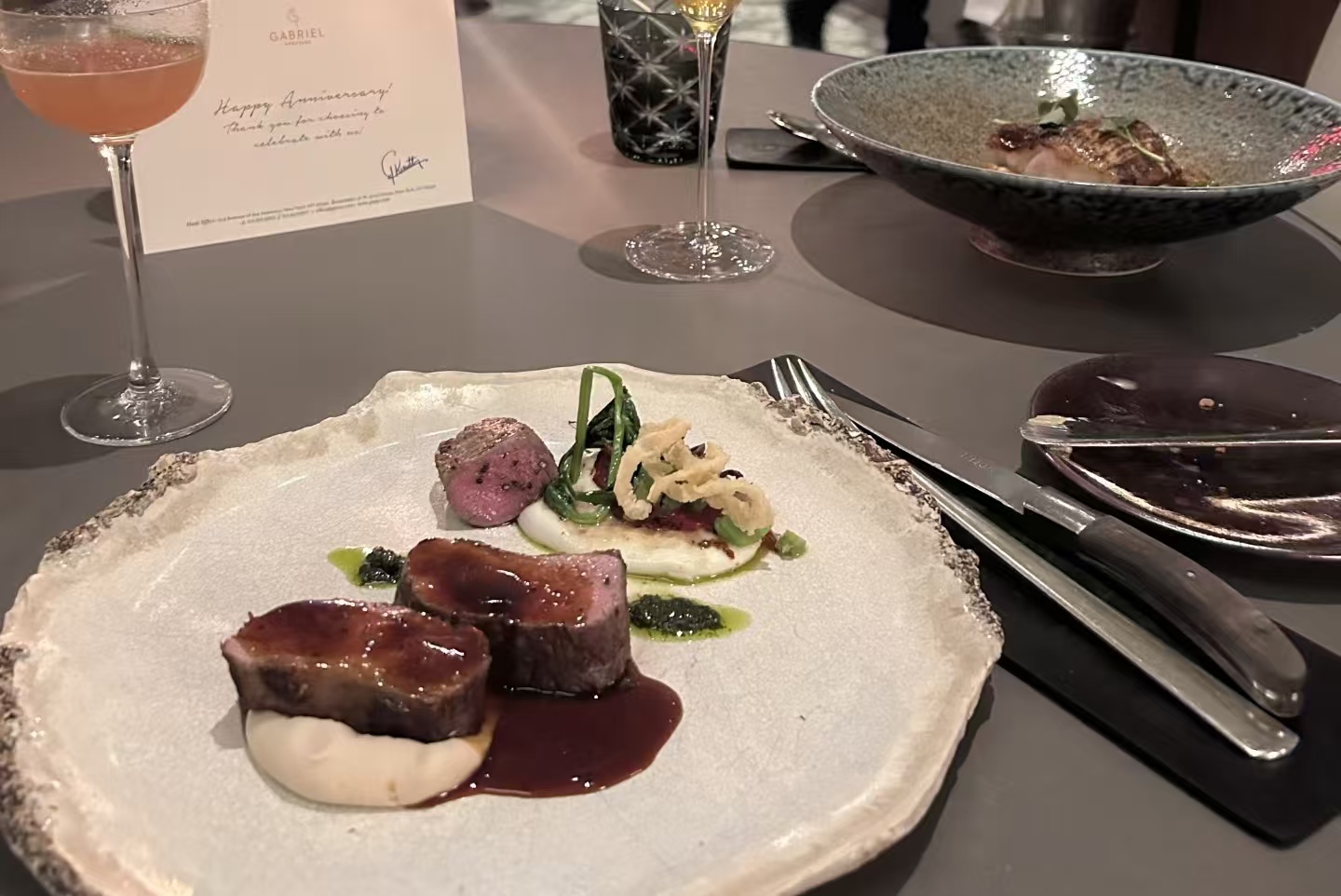 人均 800 + 的米其林餐厅，竟让顾客吃出海钩！“高端餐饮” 的安全底线在哪？