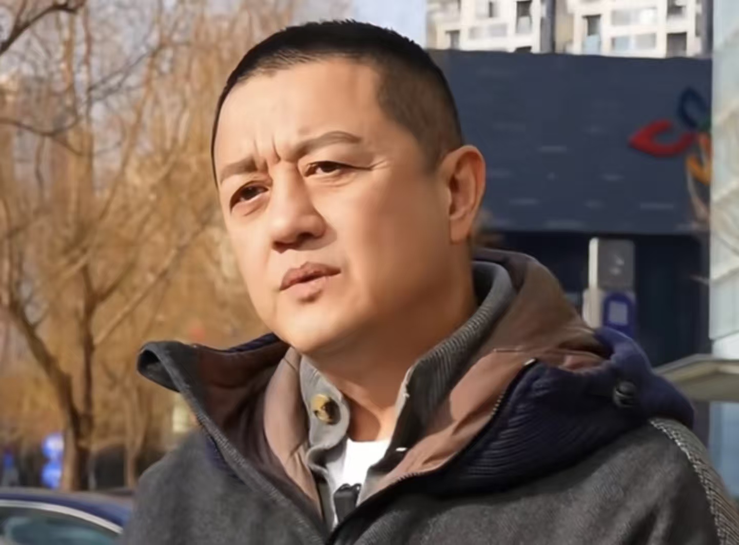 房租争议背后的李亚鹏：从顶流演员到公益坚守者，半生浮沉皆为热爱