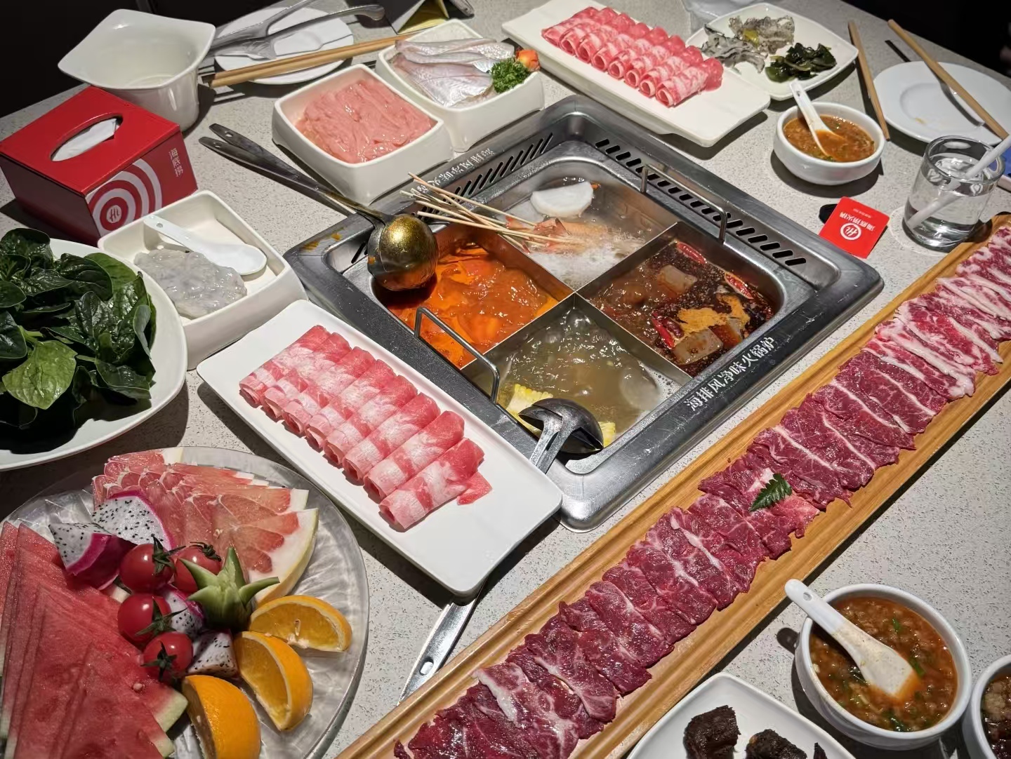 谁在纵容？海底捞火锅遭尿不湿污染，别在拿孩子不懂说事！