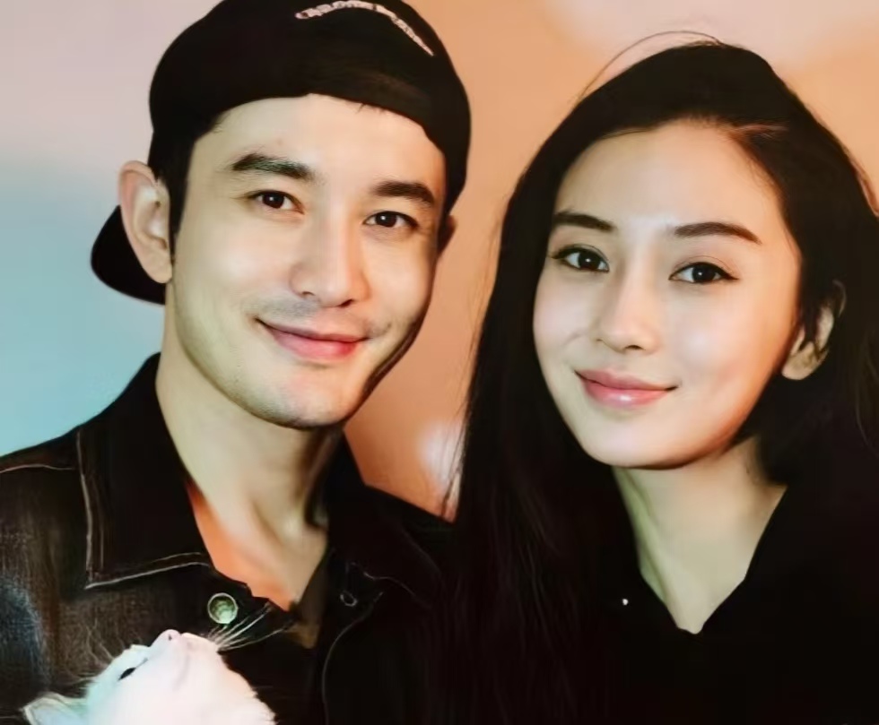 黄晓明Angelababy迪士尼合体带娃，离婚四年体面育儿获赞