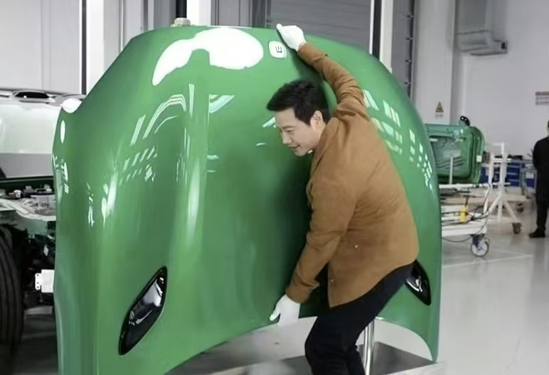 无脚本无剪辑！雷军4小时硬核拆车：小米YU7的18层电池防护，藏着多少真功夫？