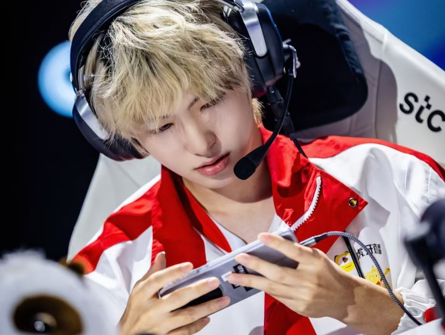 笑不活了！一诺联动桃黑黑五排，职业射手被娱乐主播带偏成喜剧人