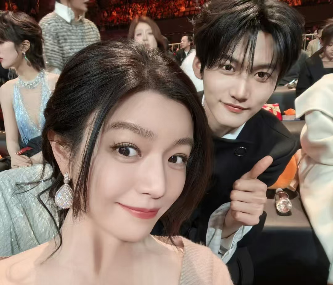 陈妍希周柯宇微博之夜全程牵手，《狙击蝴蝶》CP售后甜度超标！