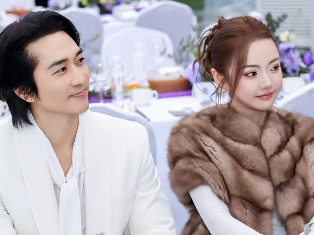 谁的青春回来了？宋承宪同框顶流蛋蛋，白西装杀自带回忆杀