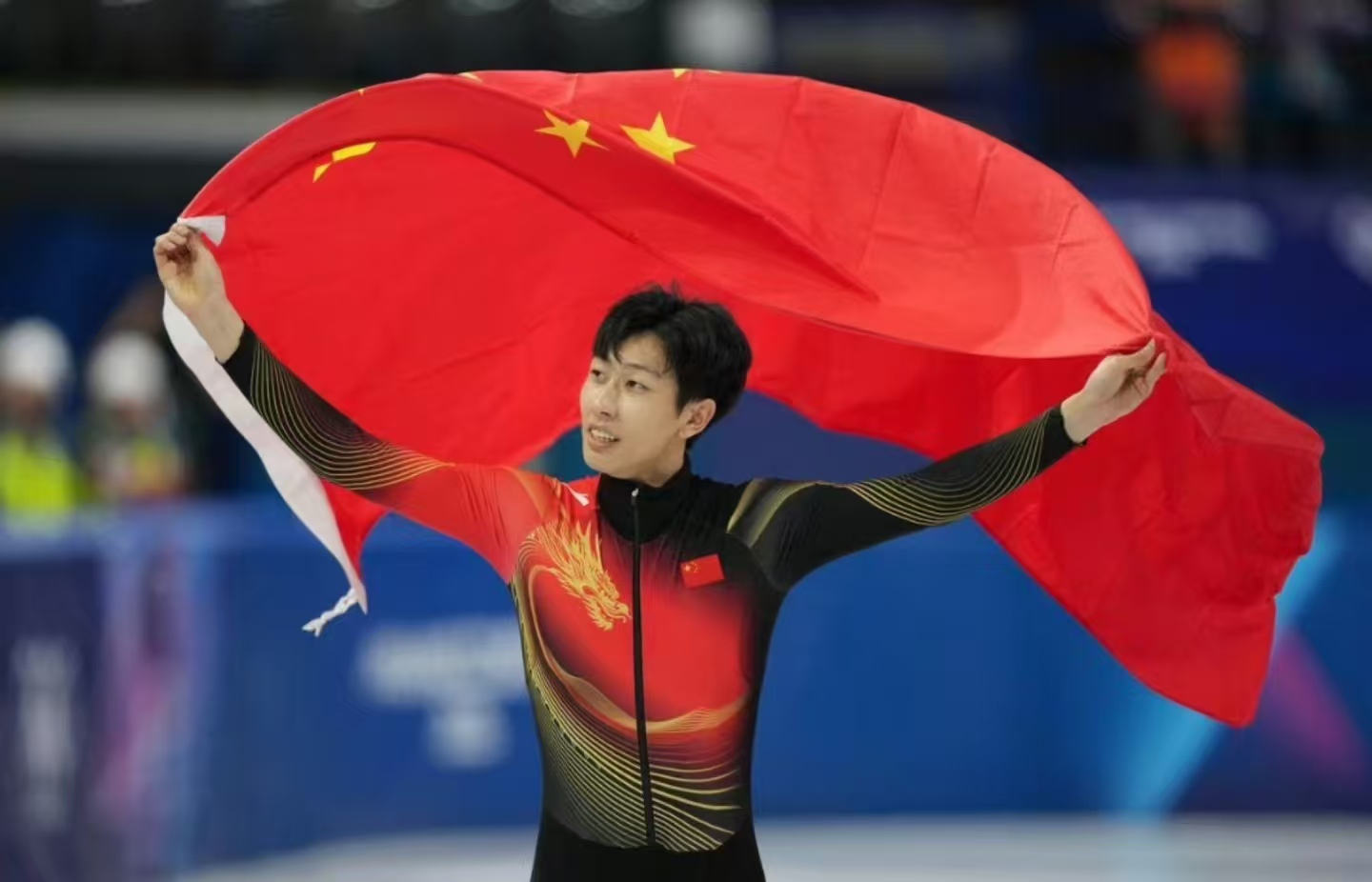 四年低谷终逆袭!孙龙短道1000米逆袭摘银,0.028秒惜败仍封神