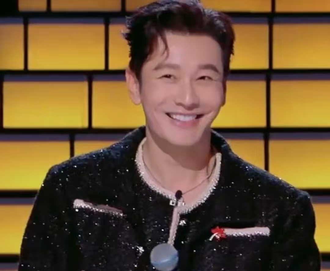 黄晓明自曝春节要回1000条微信：看不得红点每条必回，直言习惯让人疲惫