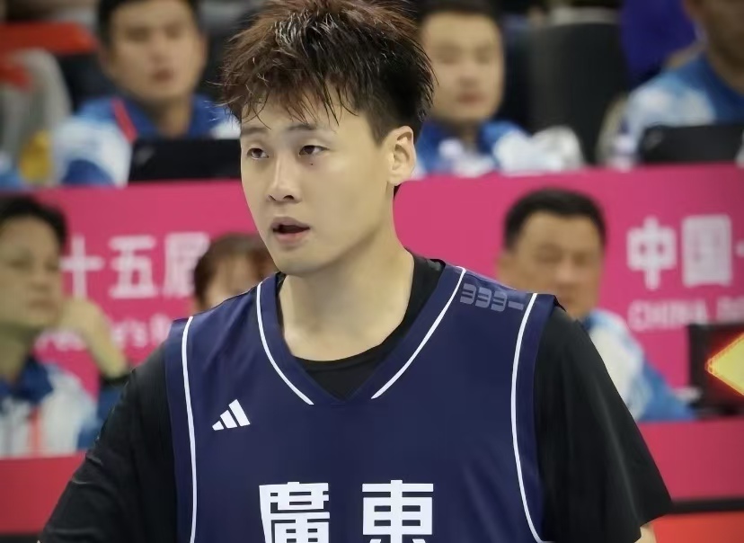 中国男篮队长翻车！赵睿争议言论引众怒，致歉避重就轻，诚意何在？