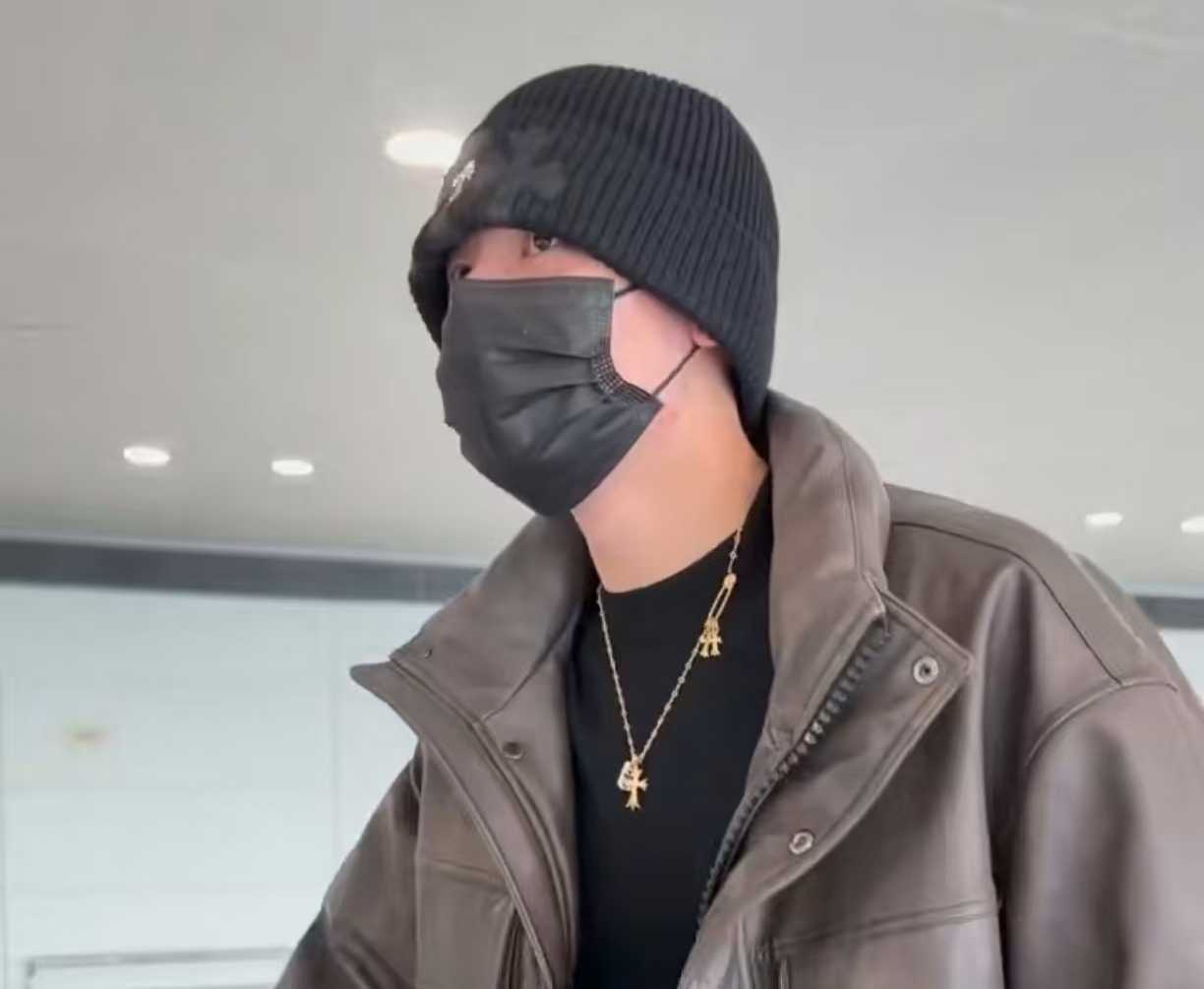 胡先煦坐飞机睡太沉，竟把空姐吓一跳！真相让人既好笑又心疼