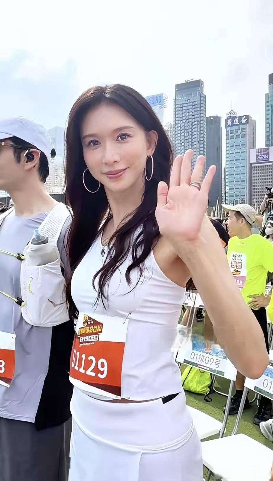 51岁林志玲亮相香港搜狐马拉松：状态惊艳，全程跑出优雅气质